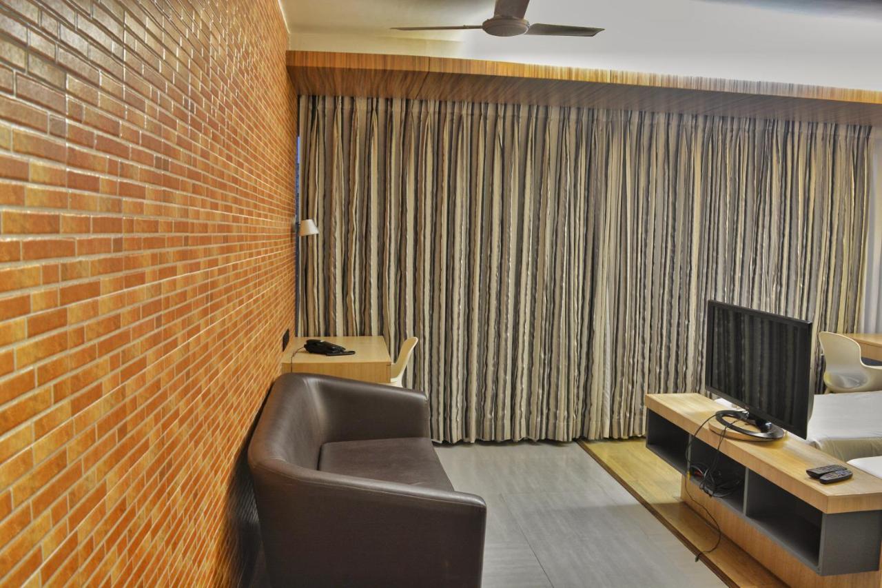 Satkar Paradise Aparthotel Manipal Bagian luar foto